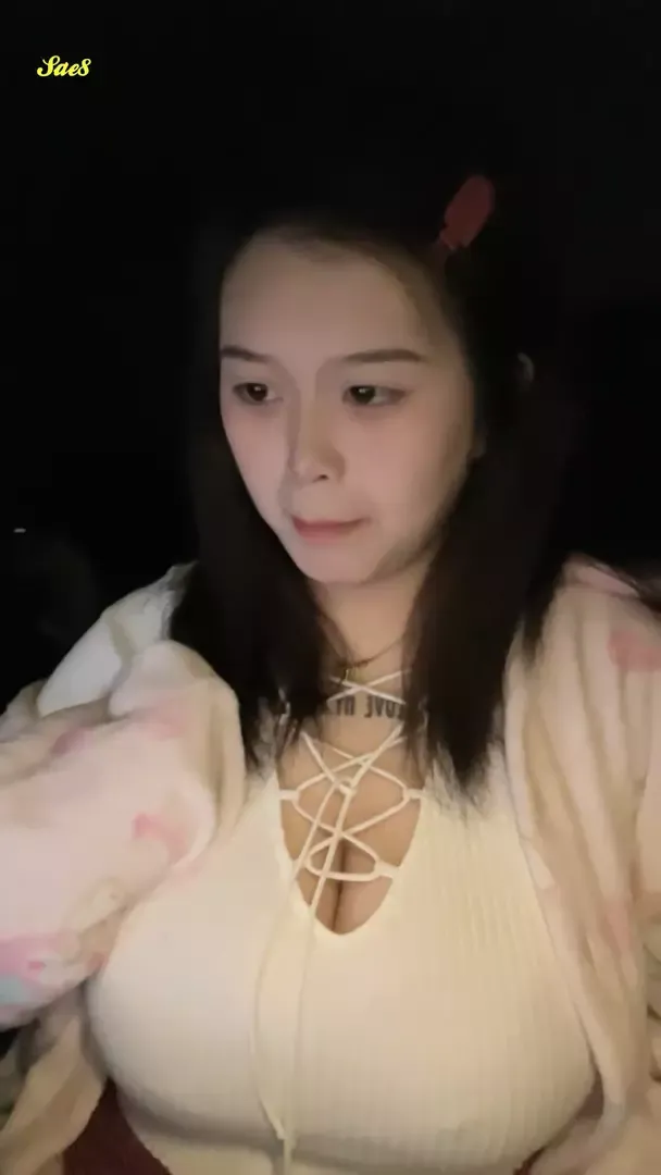 斯文反差爆乳学生妹高清直播